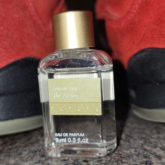 The Body Shop's Green Tea & Lemon Mini Travel Bottle Eau de Parfum 9ml Rare - Picture 1 of 5